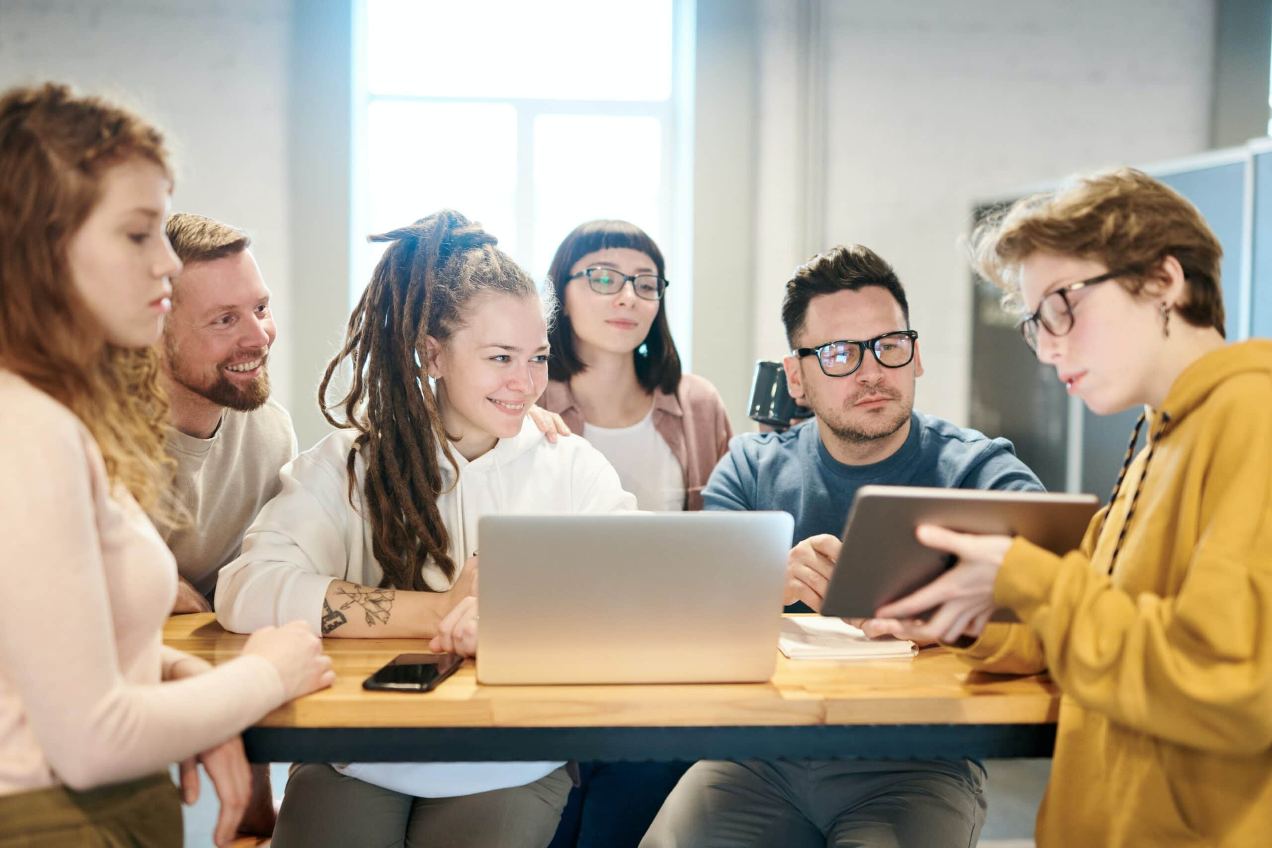 Internal Communication: Definitive Guide with Examples